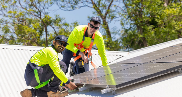 Plico install team solar panel Plico install team solar panel