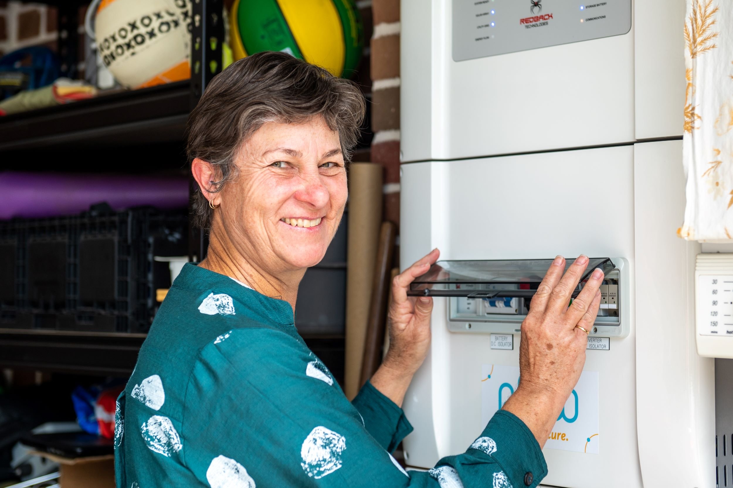 Plico customer using the switchboard on her solar battery.