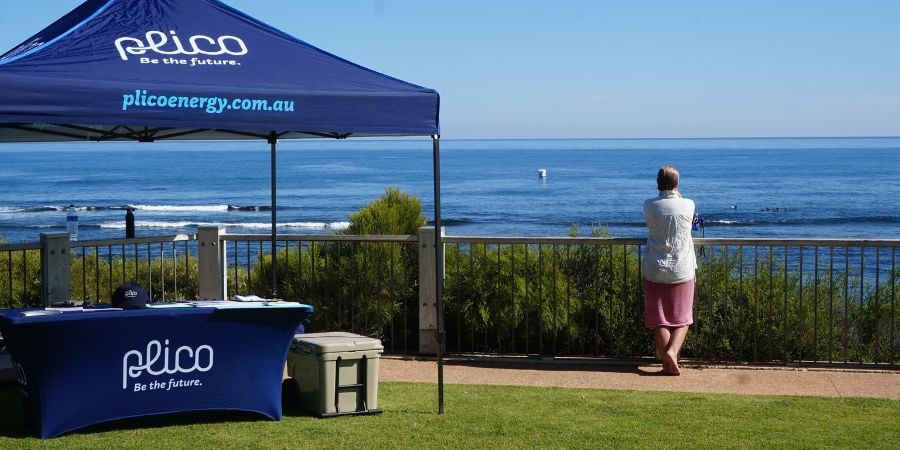 Spectator looking over Yallingup Main Break